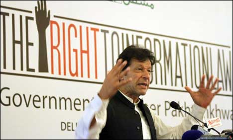 There must be no military operation in Karachi, Imran Khan