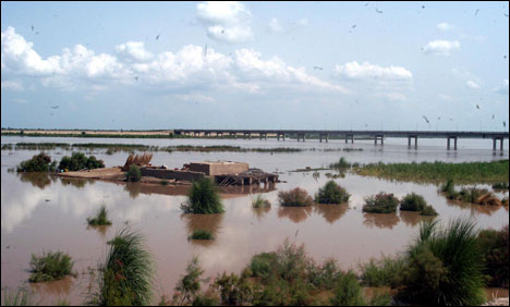 The flooding in Punjab, Jhang, Multan and kamonki 500 villages victims