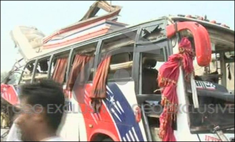 Peshawar: Government employees in the bus, blast kills 16 and 35 injured
