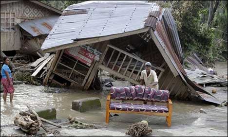 Philippine’s worst Haiyan storm of the year, 1100 killed and millions displaced