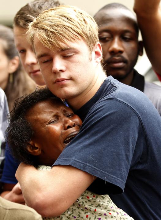 Nelson Mandela continued influx of people outside his residence, expressing devotion