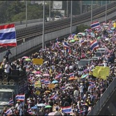 Thai anti-government protesters and police clash