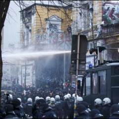 Protesters and police clash in the German city of Hamburg, 100 injured